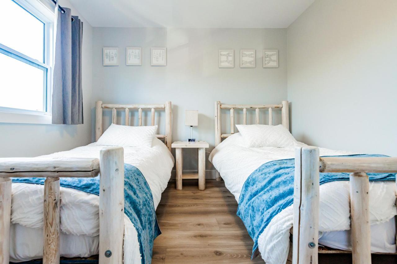 Ferienwohnung New English Point Oceanfront Living With Hot Tub Head of Jeddore Exterior foto