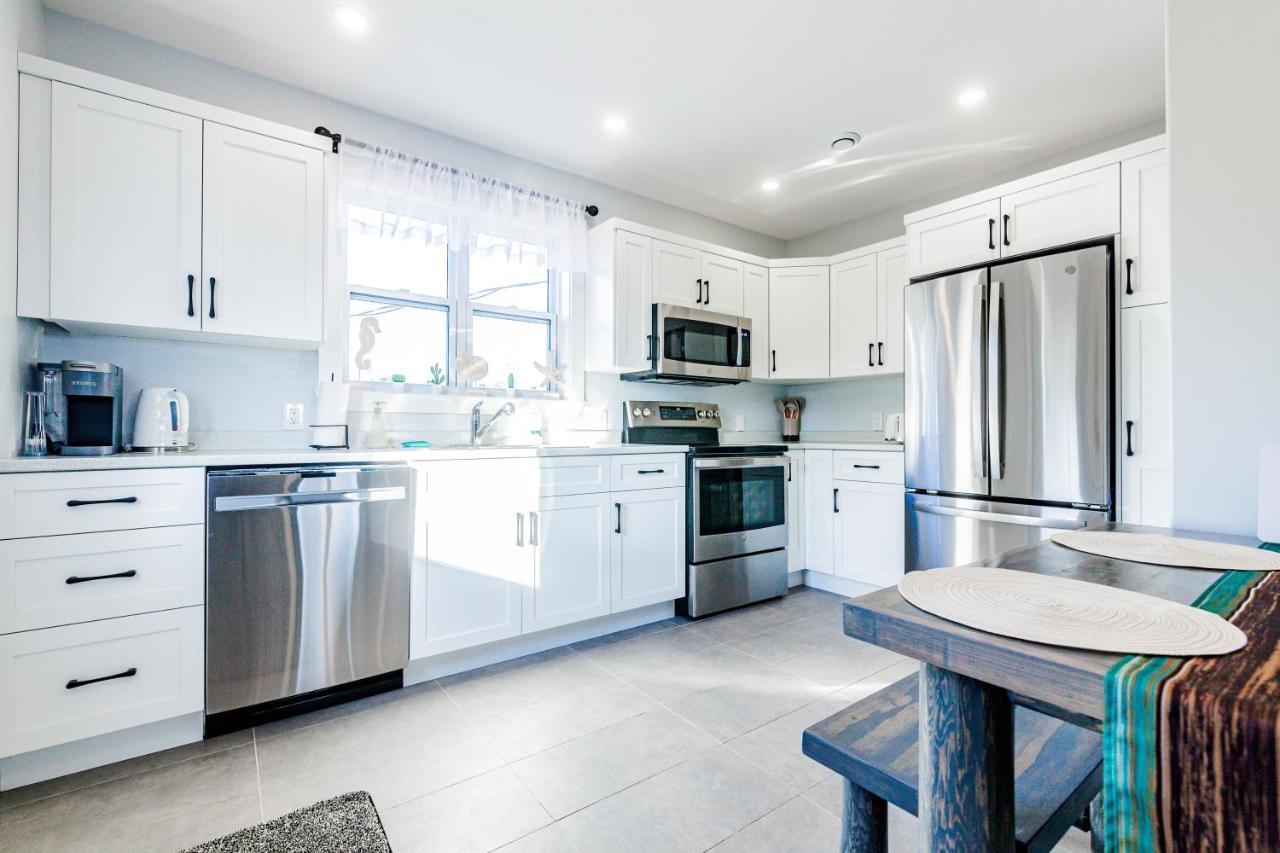 Ferienwohnung New English Point Oceanfront Living With Hot Tub Head of Jeddore Exterior foto