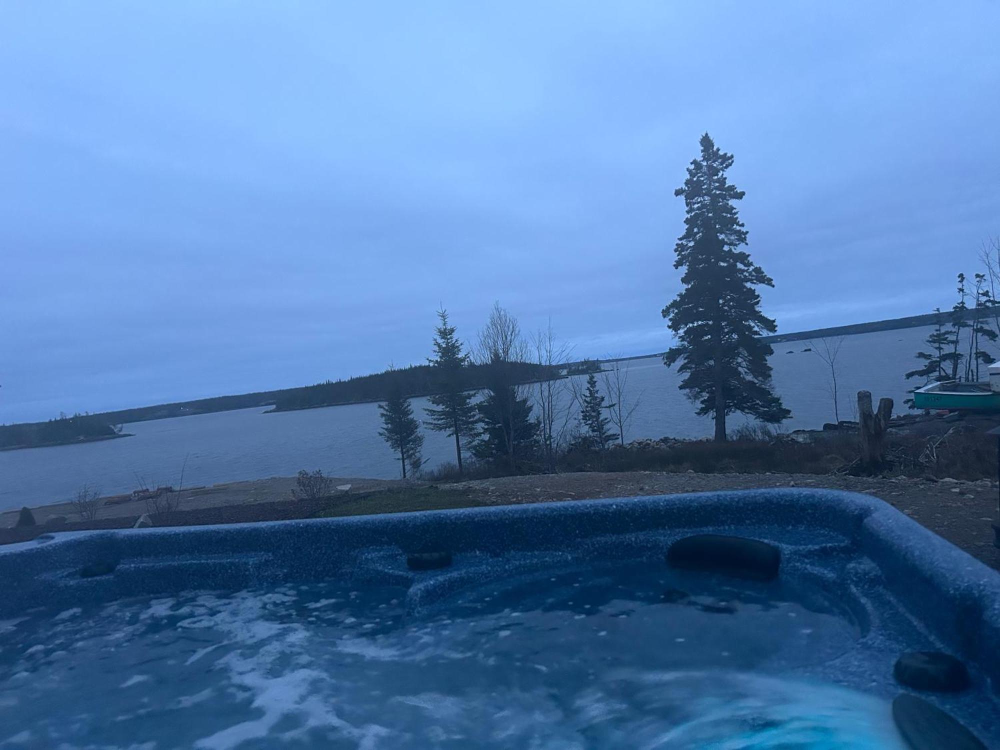 Ferienwohnung New English Point Oceanfront Living With Hot Tub Head of Jeddore Exterior foto